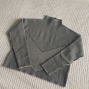 Final price 🔥NWOT Tahari Striped Mock Neck Sweater, Size M